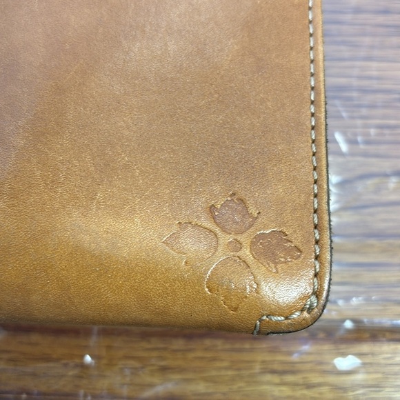 Patricia Nash Tori Crossbody. Iconic signature map. Leather. Many pockets. EUC. - Picture 6 of 9